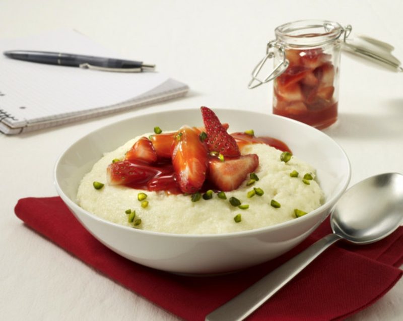 Pistazien gesund Rezepte Müsli mit Joghurt und Erdbeeren