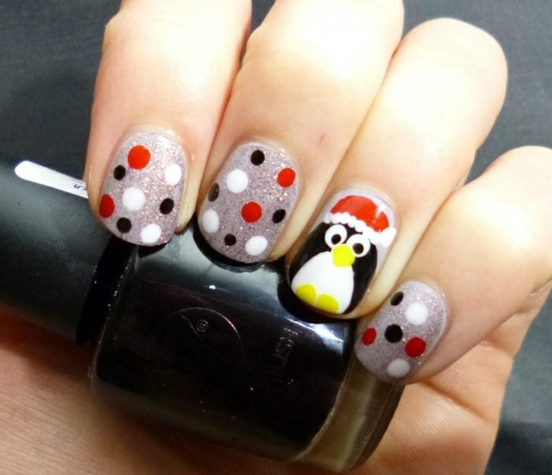 Nageldesign Weihnachten Pinguin Punktenmuster