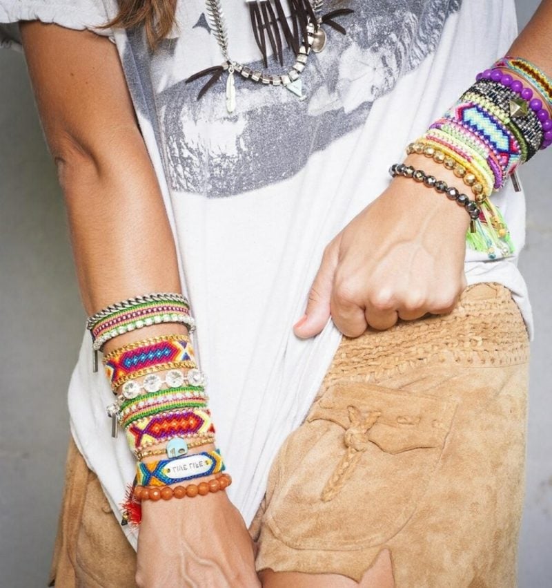 Hippie Look zum Nachstylen Armbänder Samthose