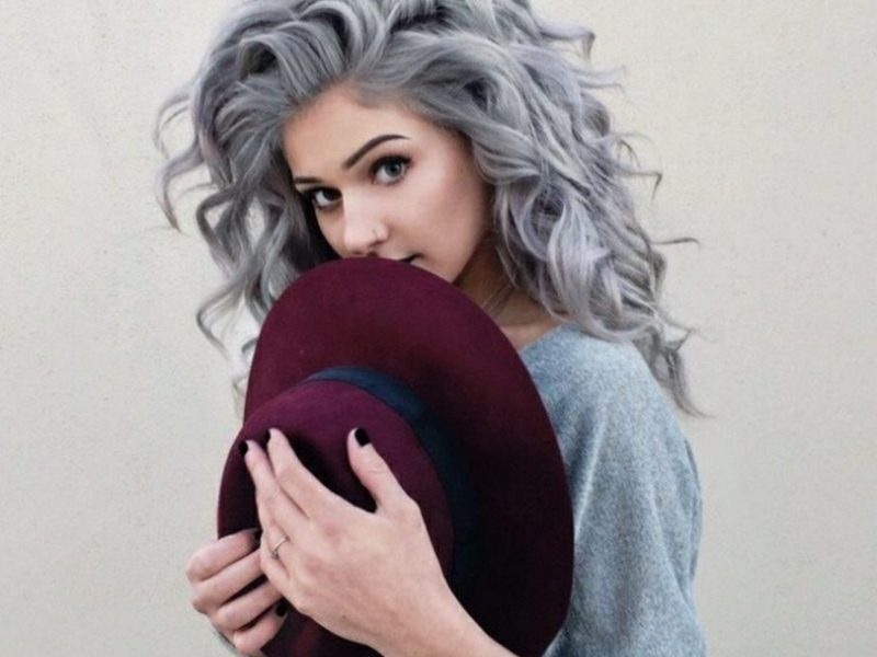 Der neue Trend im Haarstyling – graue Haare färben