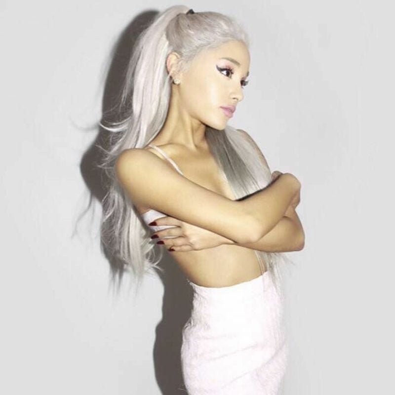 graue Haare färben Ariana Grande
