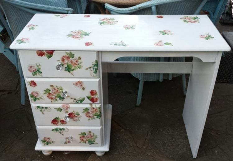 Vintage Möbel selber machen mit Decoupage Schreibtisch Shabby Style