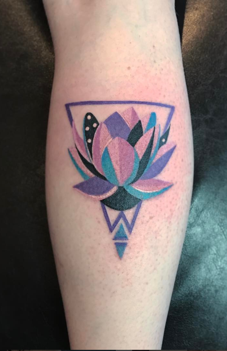 Tattoo Handgelenk Lotusblume