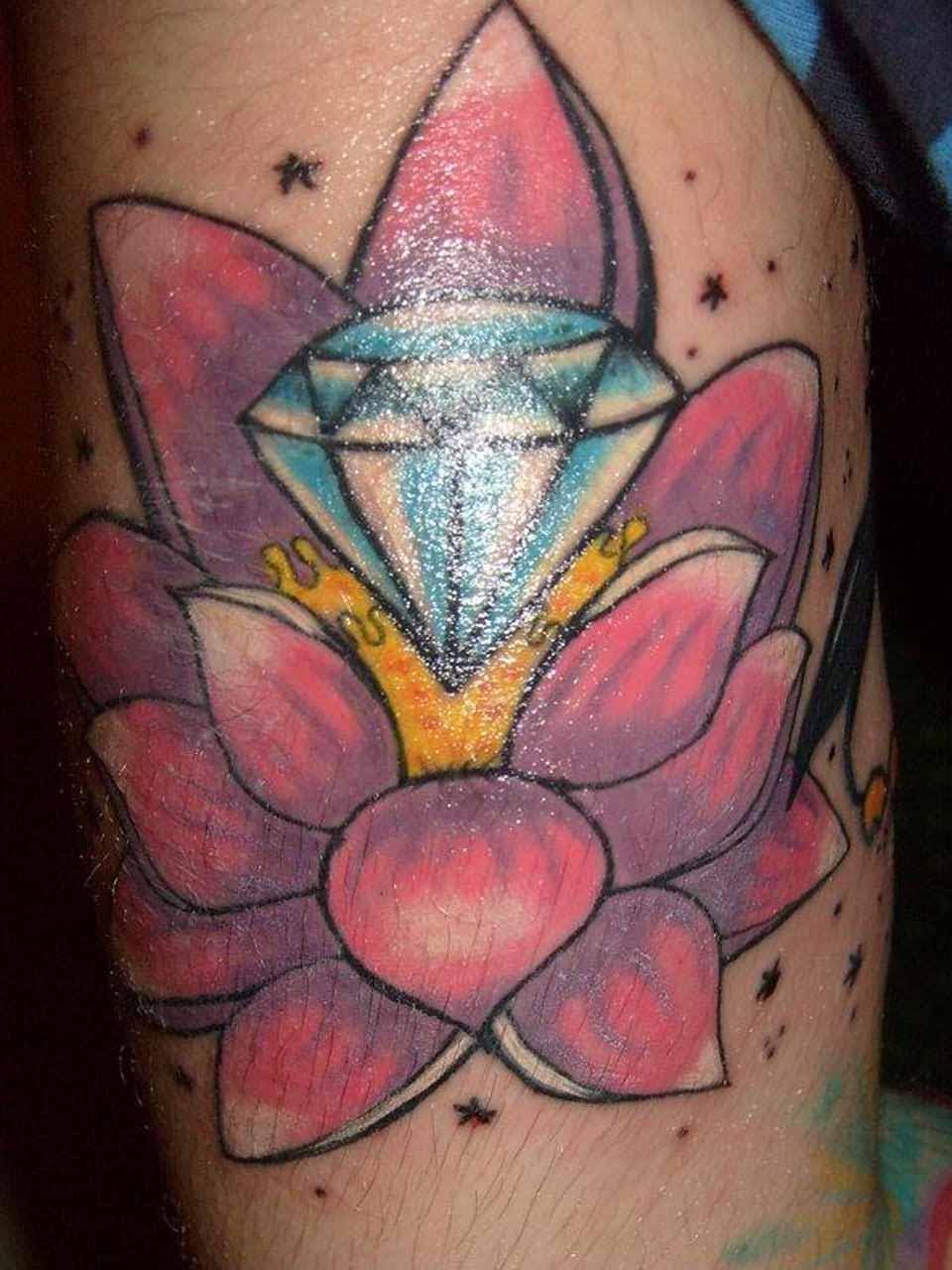 Lotusblume Diamant Tattoo
