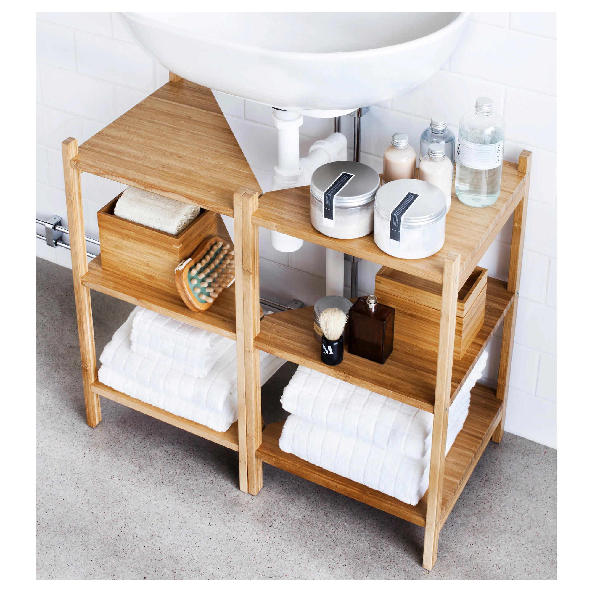 Praktisch und stilvoll - ein unter dem Waschbecken stehendes Regal im Holzdekor 