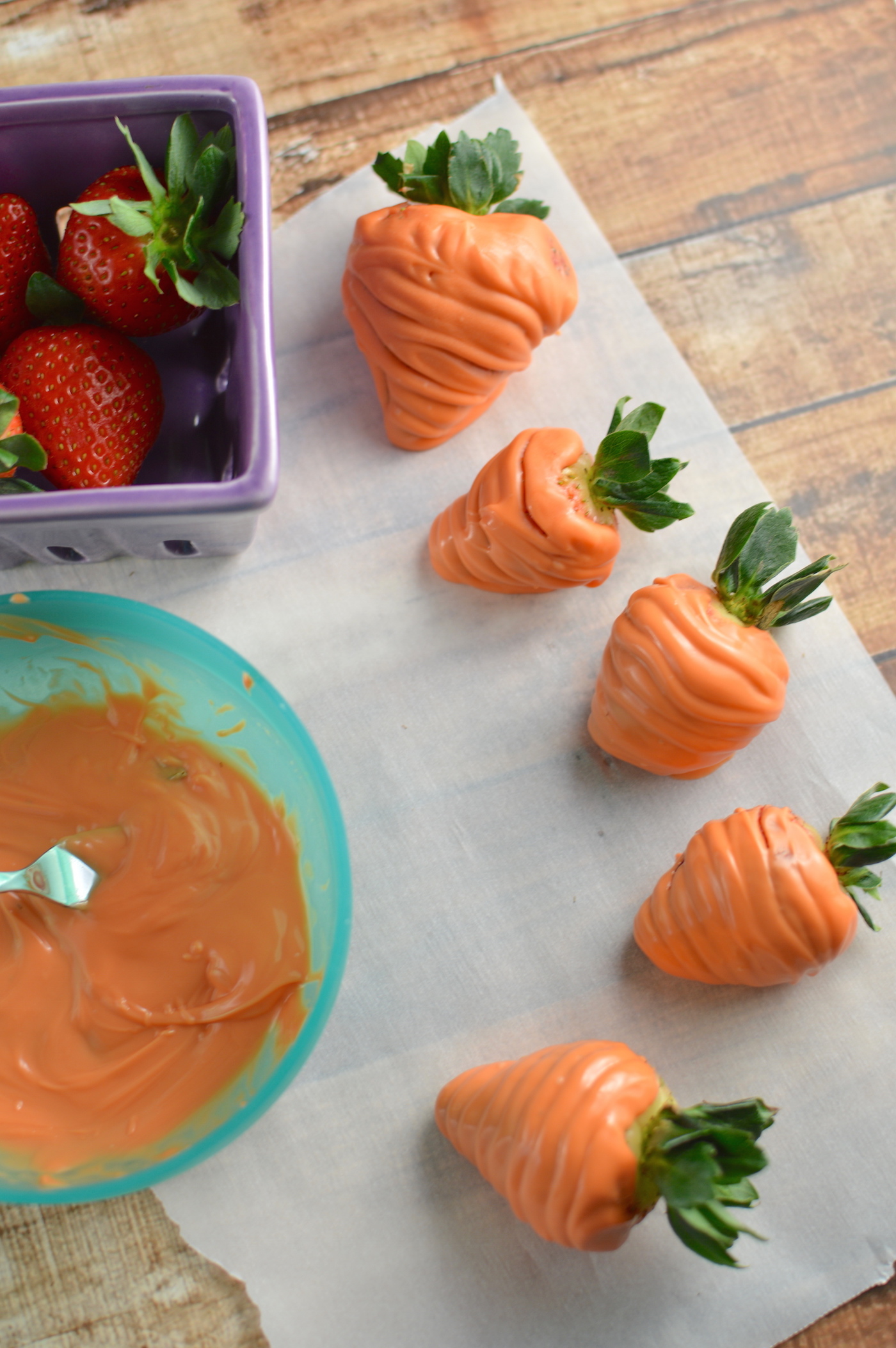 Osterrezepte für Abendessen - Nachspeise: Die schönen kleinen Karotten aus Erdbeeren 