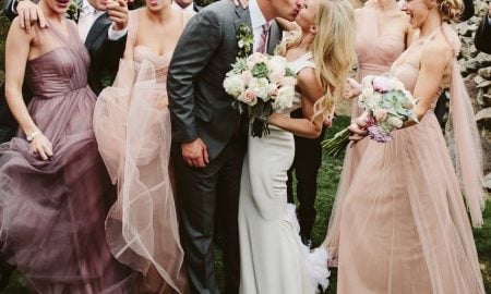 Am Hochzeitstag sind die Trauzeugen das zweitwichtigste Paar gleich neben dem Brautpaar, sodass sie auf ihr Outfit sehr viel Wert legen müssen.