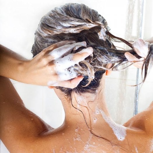 Richtige Haarpflege für den Sommer: Wie oft Haare waschen?