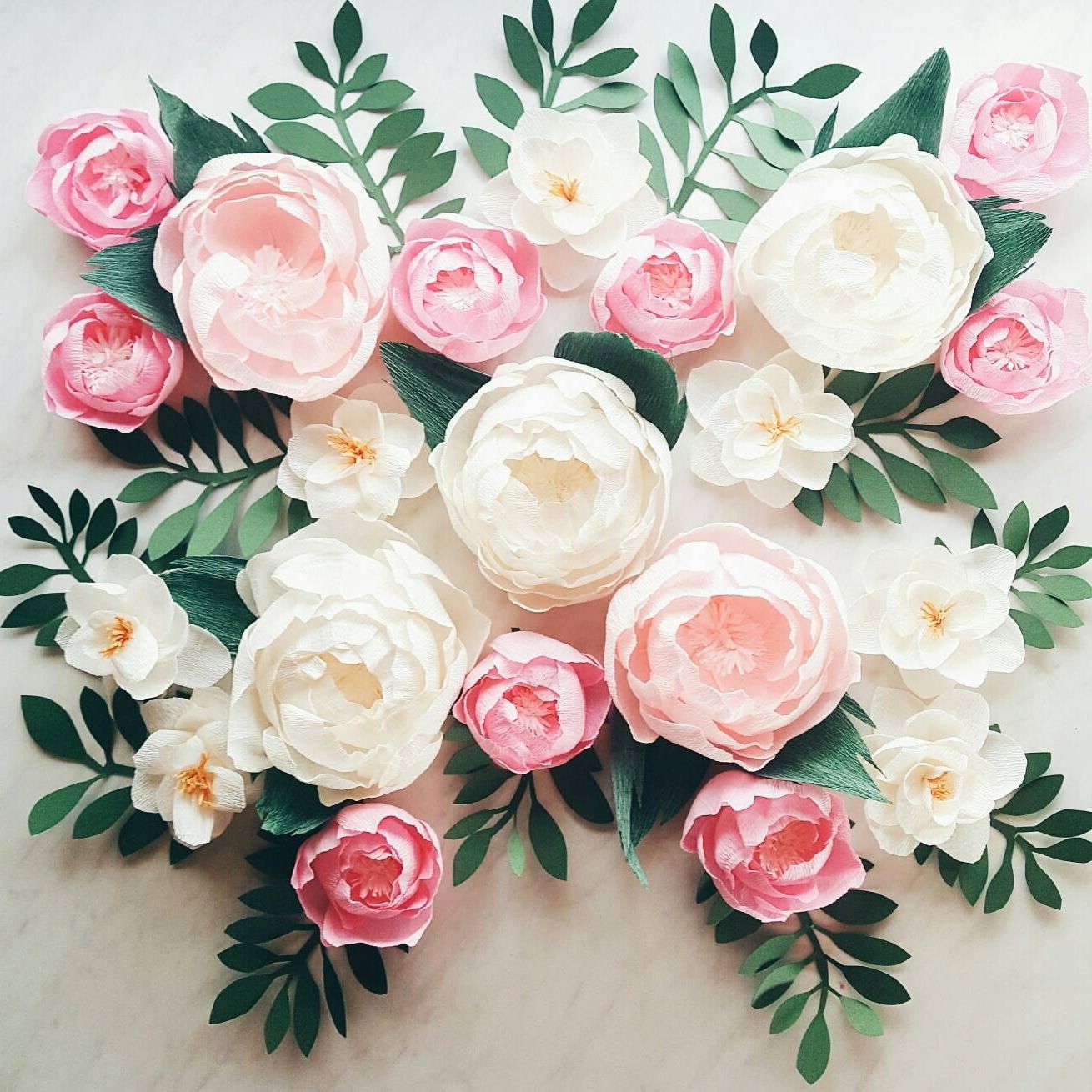 Die Schönheit der natürlichen Blumen ist unübertroffen, aber ein Paar Papierblumen können einen echten Hingucker sein, so werfen Sie einen Blick auf unsere Anleitungen fürs Papierblumen Basteln.