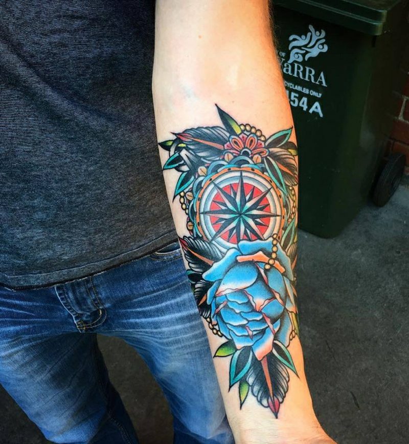 Kompass Tattoo Unterarm blaue Rose