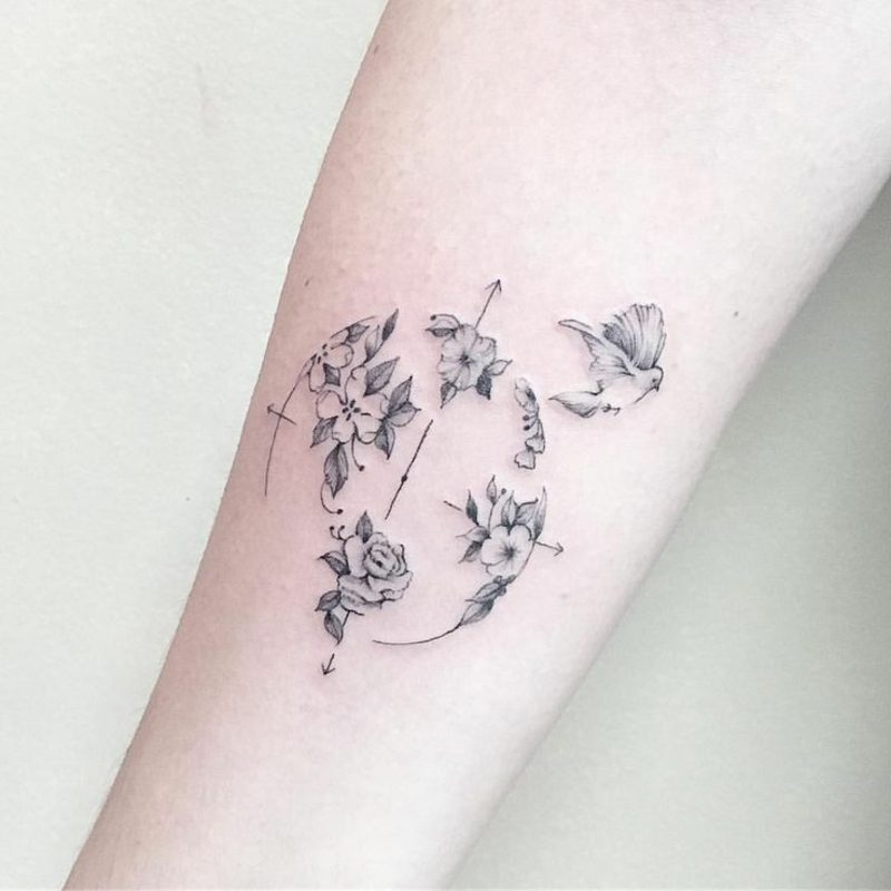 Kompass Tattoo sehr abstrakt Blumen