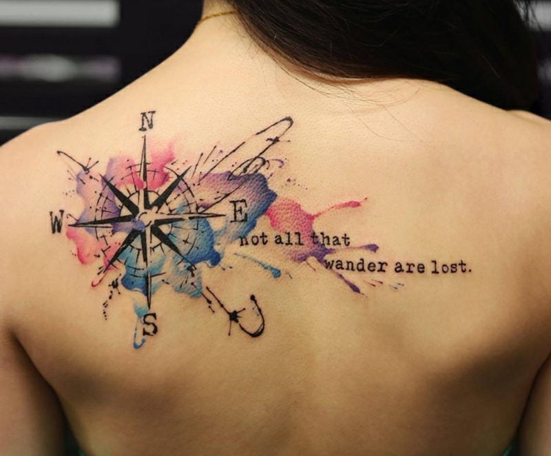 Kompass Tattoo Aquarell Rücken