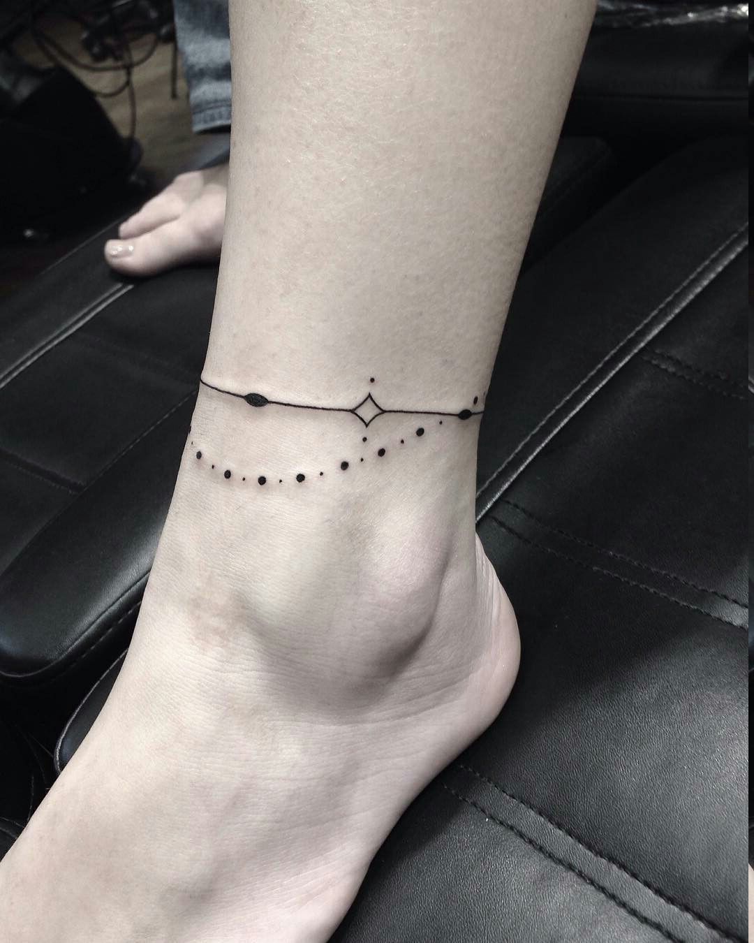 Tattoo Vorlage Sterne: Funkeln Sie mit einer Fuß Tattoo Kette