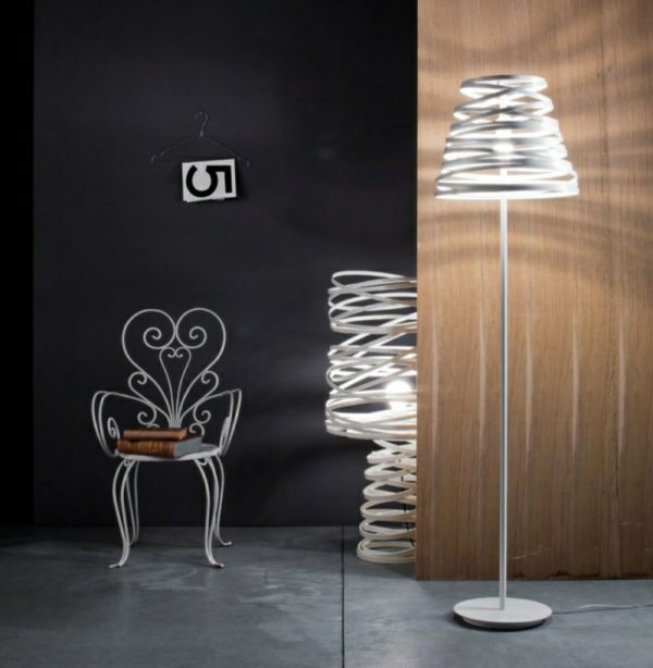 Stehlampen modern als Blickfang im Interieur: inspirierende Ideen