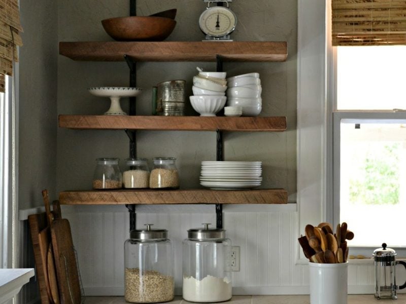 Küchenregale minimalistisch offene Holzregale 