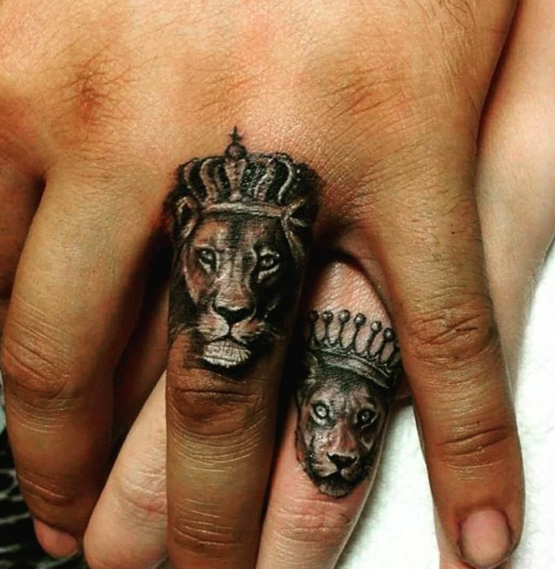 Tattoo Löwe Finger Ehepaar
