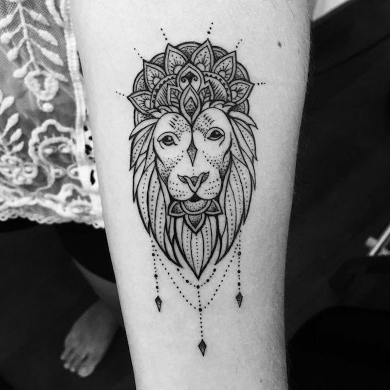 Tattoo Löwe mit Mandala kombinieren