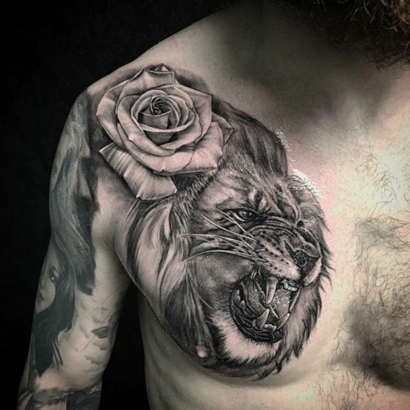 Tattoo Löwe Brust Rose