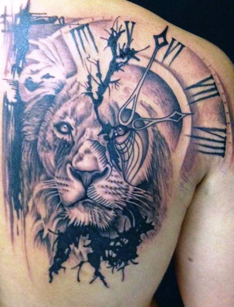 Tattoo Löwe Uhr