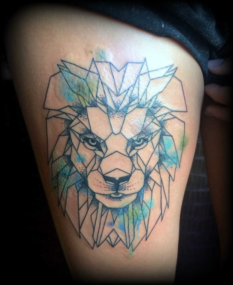 Tattoo Löwe geometrisch Aquarell