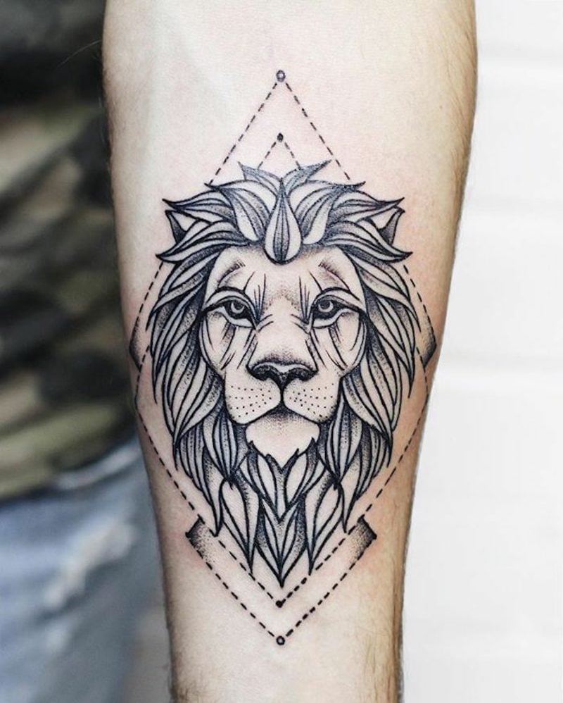 Tattoo Löwe stilisiert geometrisch