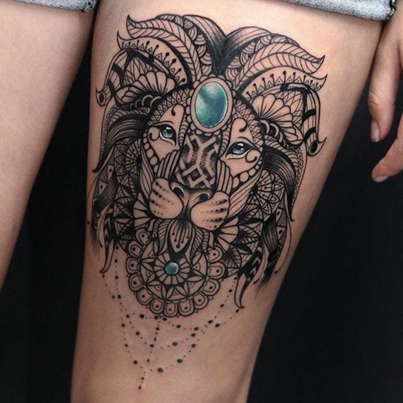 Tattoo Löwe stilisiert edelsteine