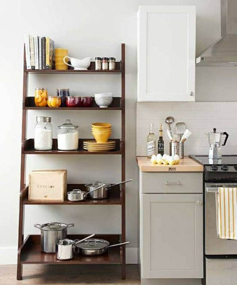 Küchenregale aus Holz funktional minimalistisch