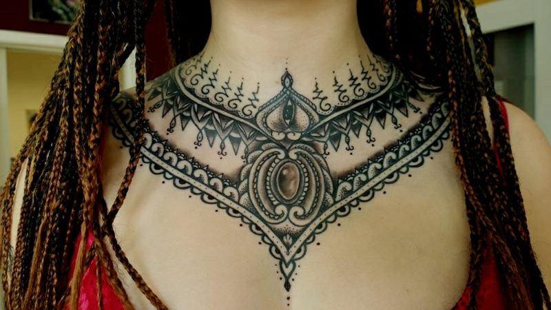 Dekoltee Tattoo Frau Vorlagen