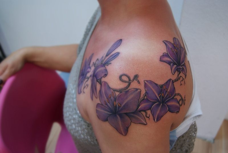 Brust tattoo frau