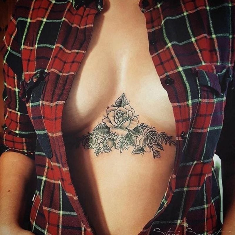 Dekolleté Tattoo drei Rosen elegant