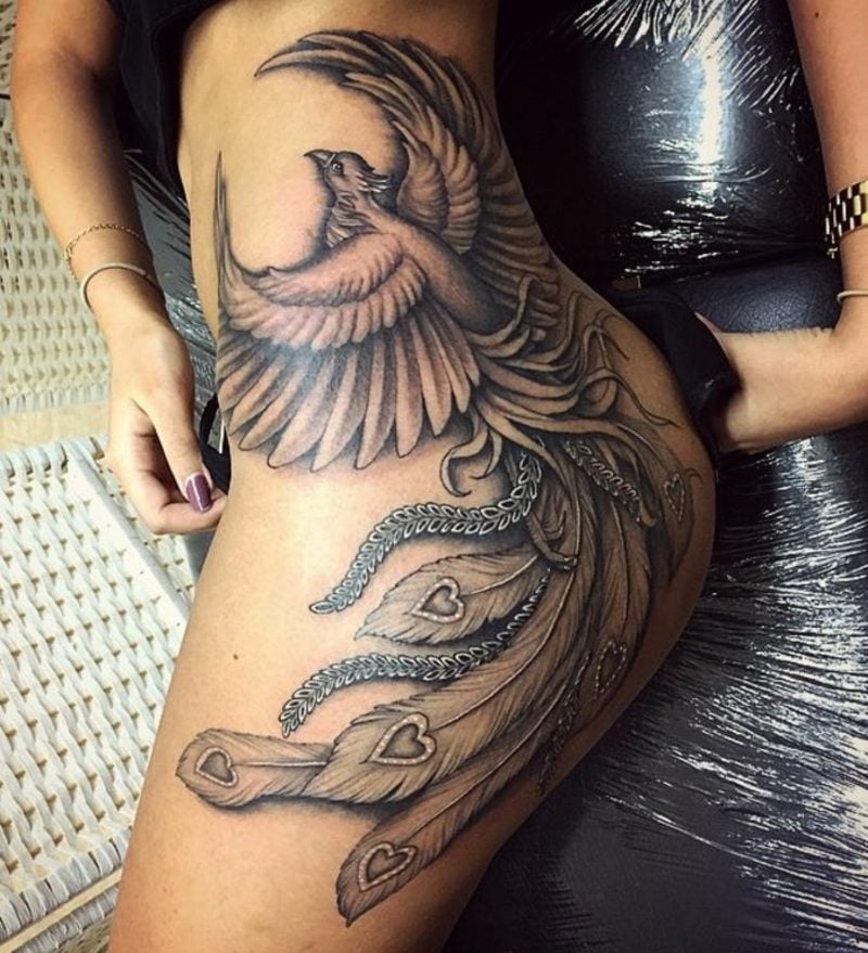 Phönix Tattoo gross eindrucksvoll seitlich Frau