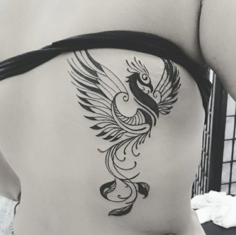 Phönix Tattoo elegant Rücken