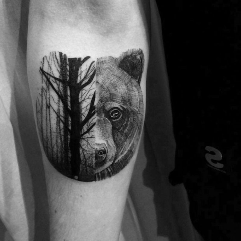 Wald Tattoo Vordergrund Bär