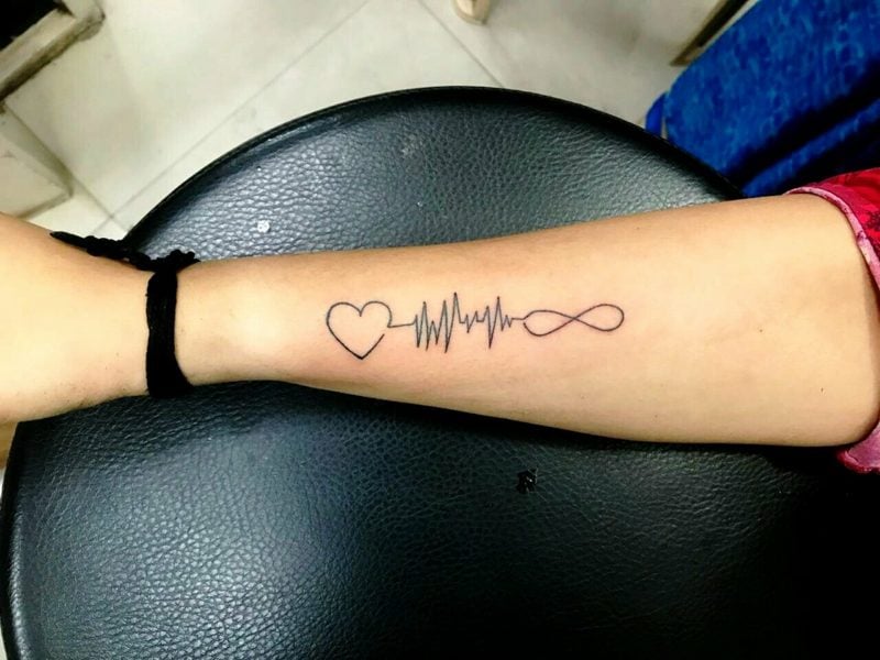 Tattoo Unendlichkeitszeichen Arm Herz Puls