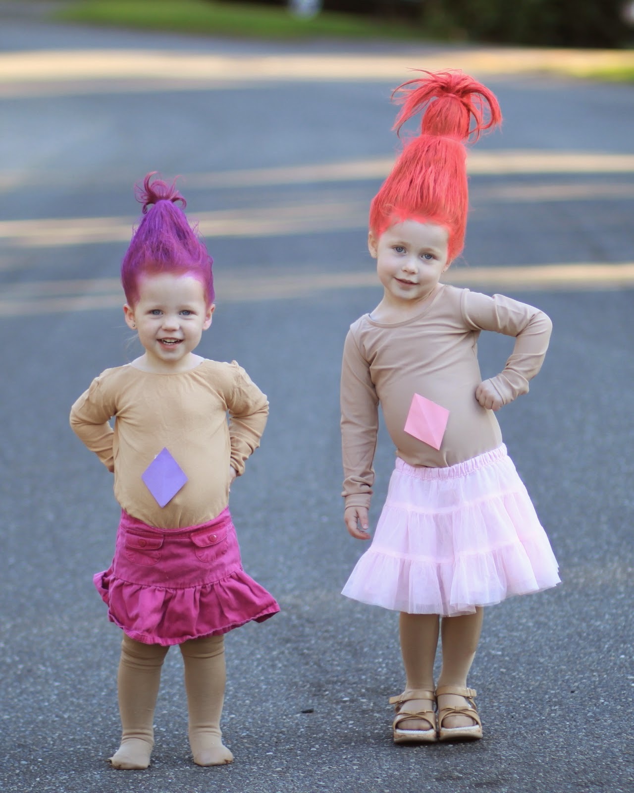 Halloween Kostüm Ideen für Geschwister: Die immer gutgelaunten Trolle feiern Halloween