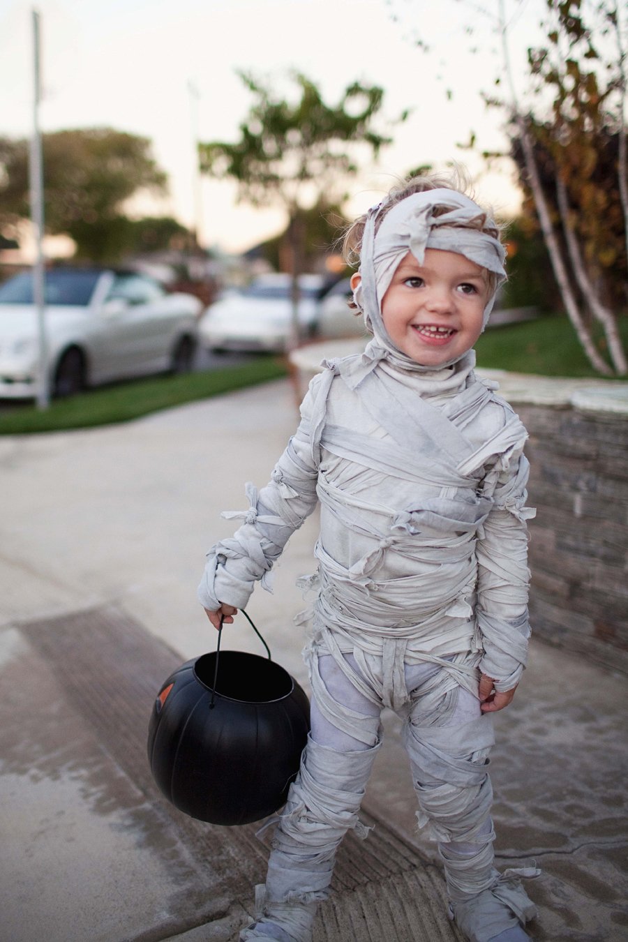 Halloween Kostüm Ideen für die Kleinkinder: Auf die Müllbinde, herumwickeln und Los!