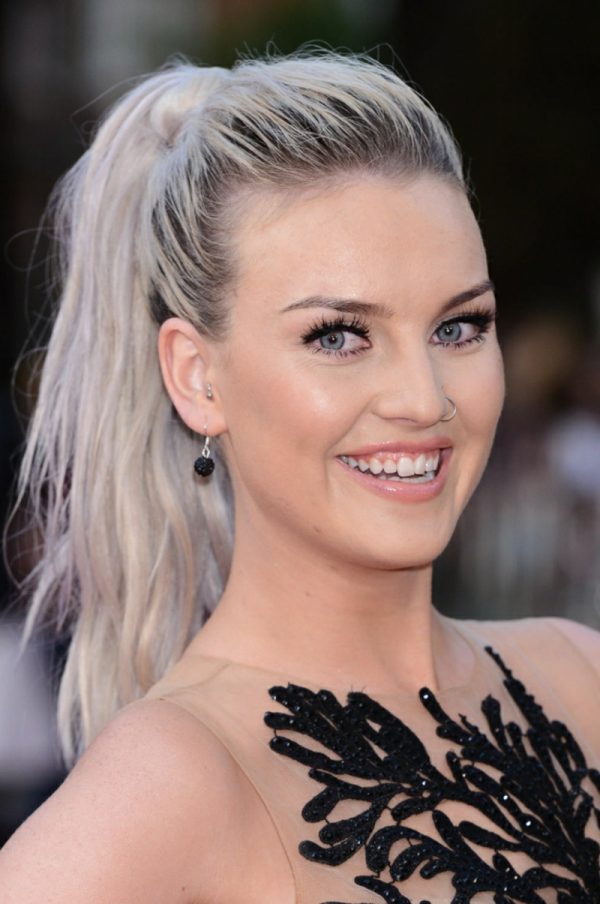 Haarfarbe Silberblond als Frisurentrend – stilvoll und facettenreich