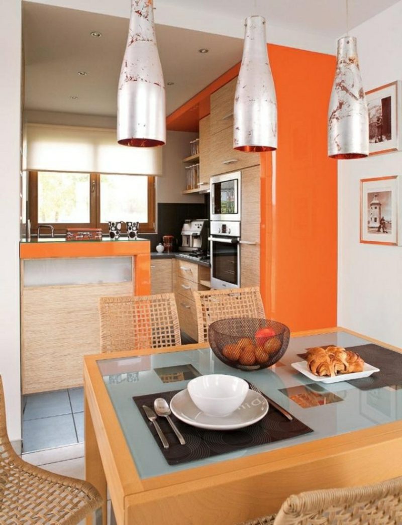 Küche streichen knalliges Orange Lampen Metall