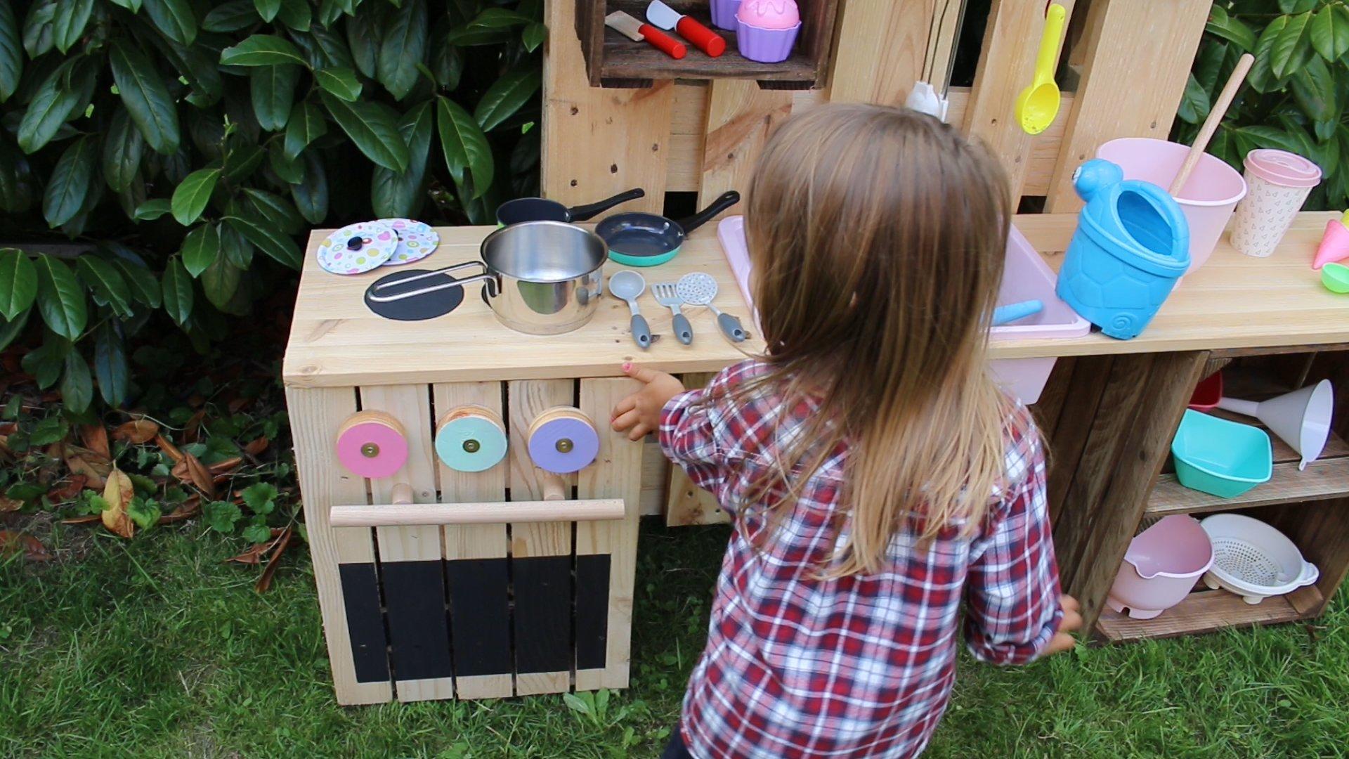 Kinderküche selber bauen - Matsküche aus Obstkisten Paletten
