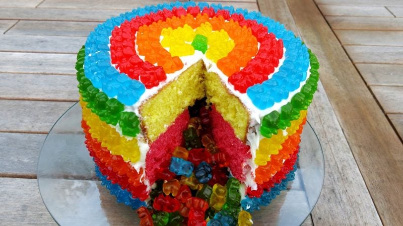 Gummibärchen Torte Regenbogenfarben