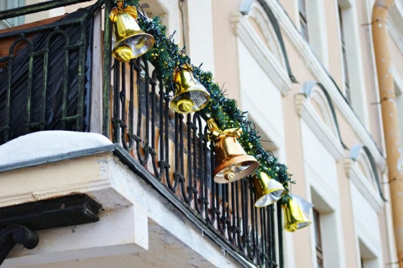 Weihnachtsdeko drauβen Balkon Glocken