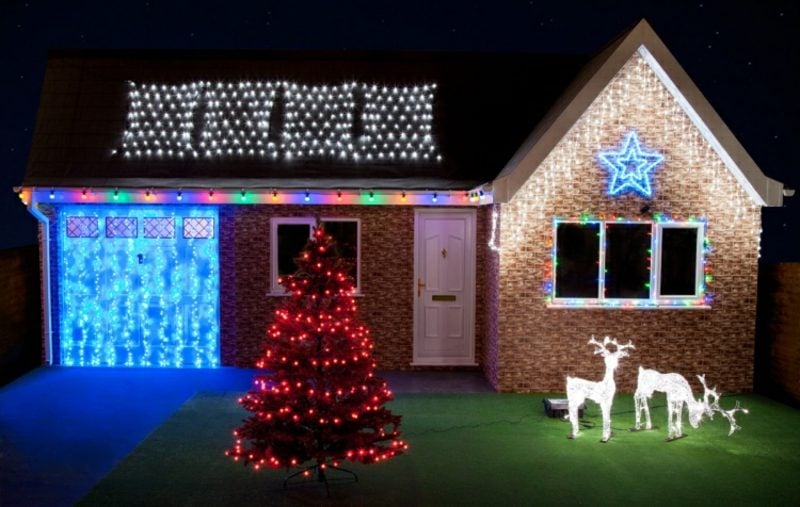 Weihnachtsdeko drauβen Beleuchtung Hausfassage Garage