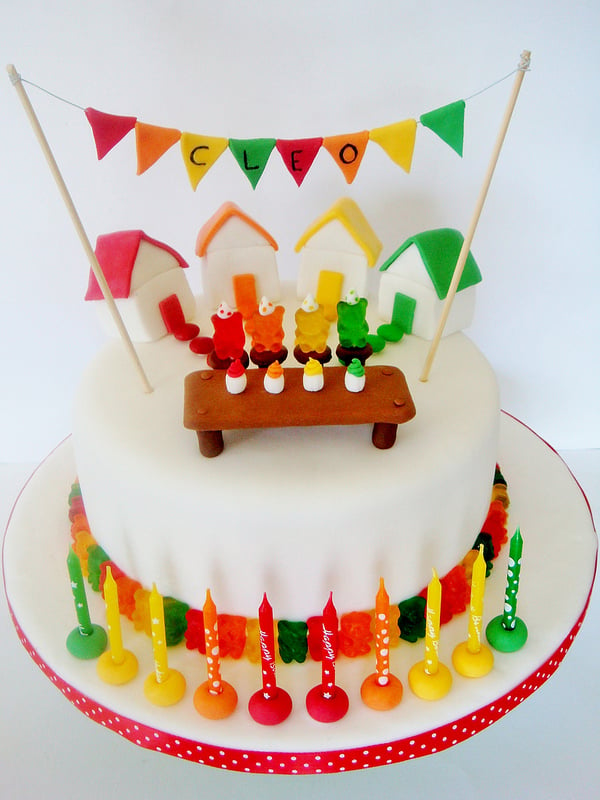 Gummibärchen Torte eindrucksvolle Deko Kindergeburtstag