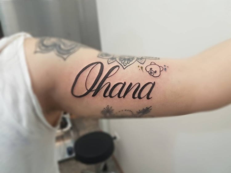 Ohana Tattoo Oberarm Mann