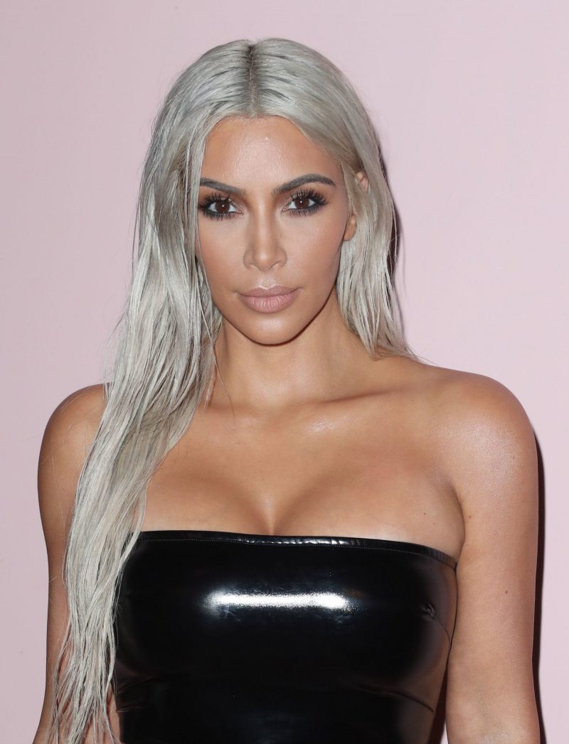 silber Haare färben Kim Kardashian
