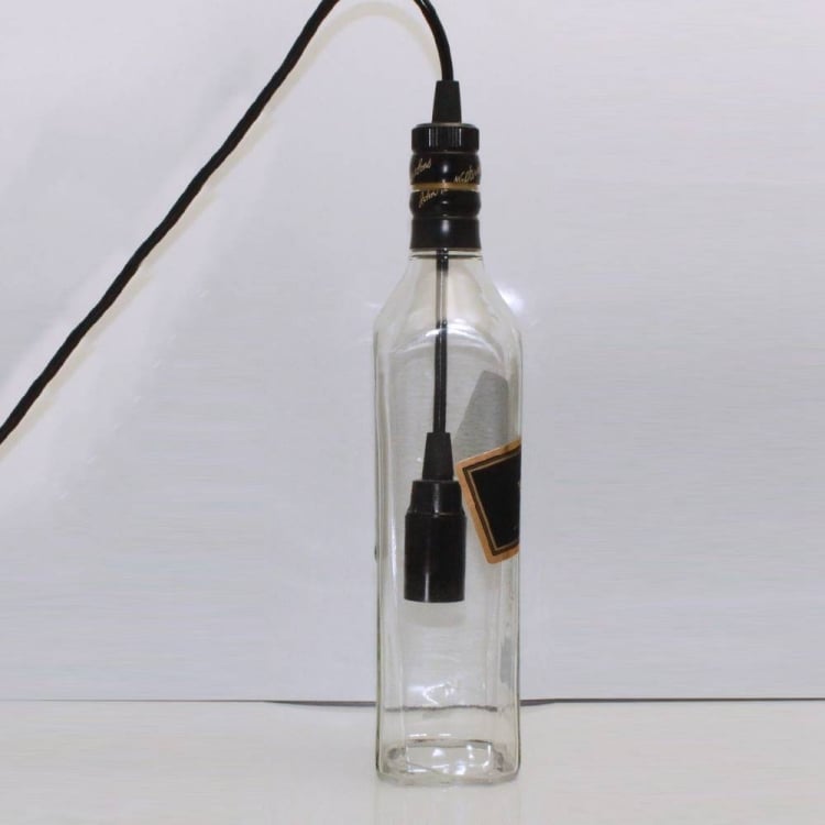 Lampe aus Flaschen Lampenfassung Kabel Glühbirne