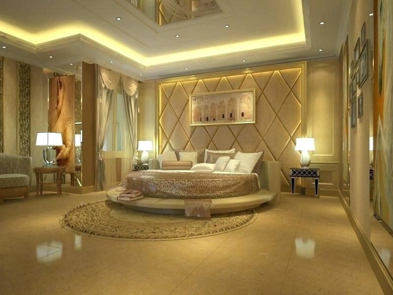 goldene Wandfarbe luxuriöses Schlafzimmer