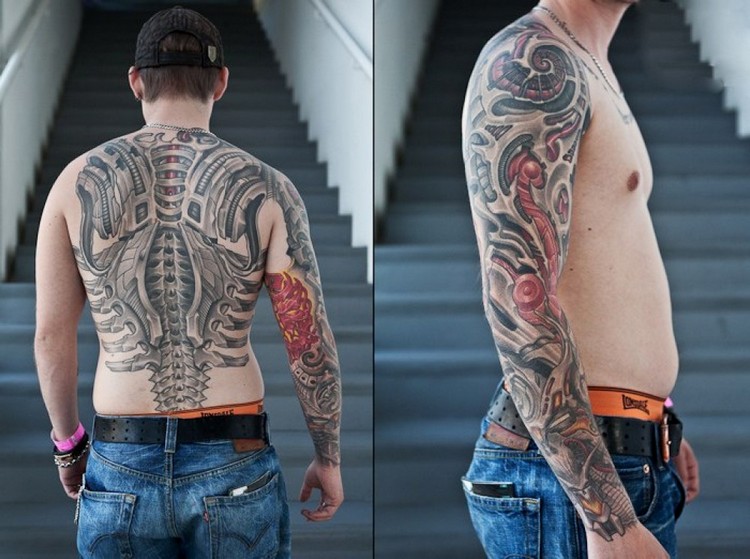 coole Tattoos für Männer Biomechanik Rücken Arm