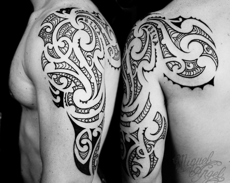 coole Tattoos für Männer Tribal Ornamente detailliert