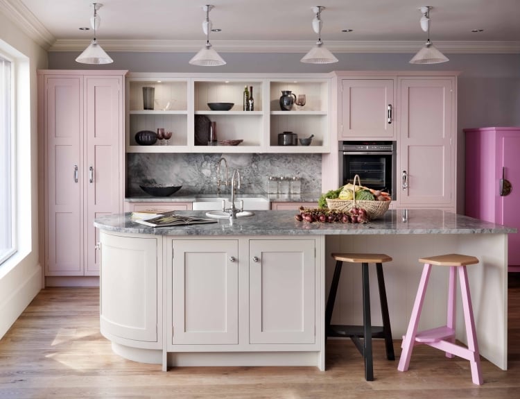 Küche Wandfarbe Grau Akzente Pastelllila